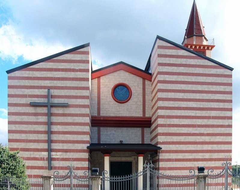 chiesa di cervinara in stile moderno